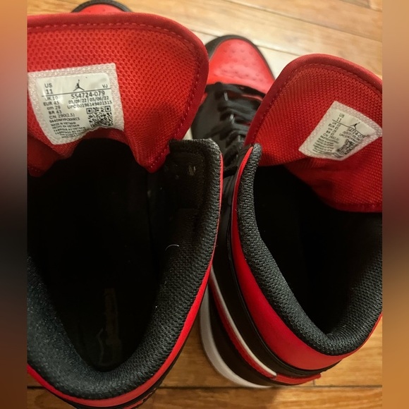 Nike Air Jordan 1 Mid Red/White/Black Size11
Mid Sneakers. - Picture 14 of 16